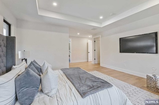 129 Lylewood Dr, Tenafly NJ  07670-1908 exterior