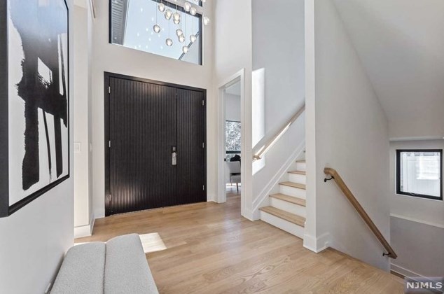 129 Lylewood Dr, Tenafly NJ  07670-1908 exterior