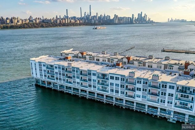 106 The Promenade, Edgewater NJ  07020-2103 exterior