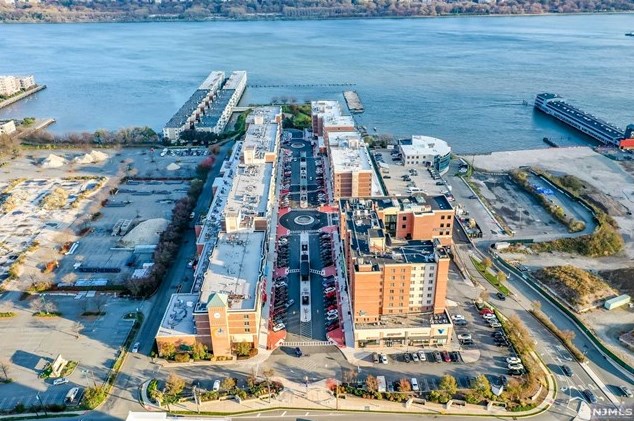 106 The Promenade, Edgewater NJ  07020-2103 exterior