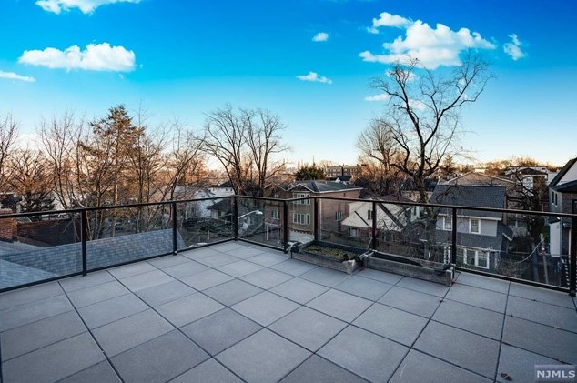 47 Knox Ave, Cliffside Park NJ  07010-3101 exterior