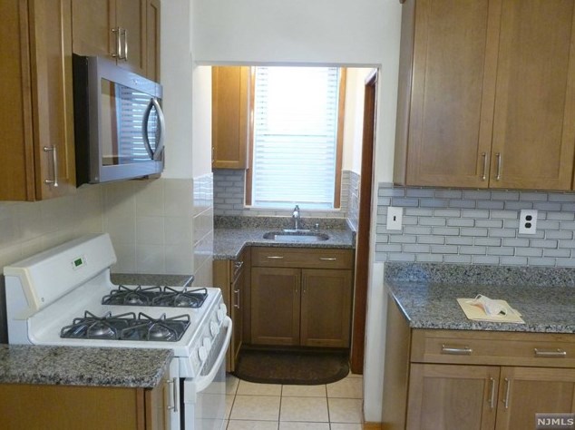 93 Morris Ave, Outwater NJ  07026-3726 exterior