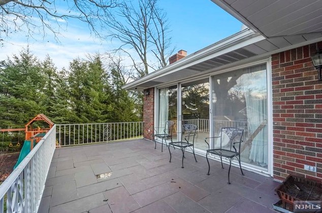 1036 Briar Way, West Fort Lee NJ exterior