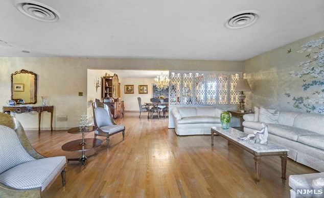 1036 Briar Way, West Fort Lee NJ exterior