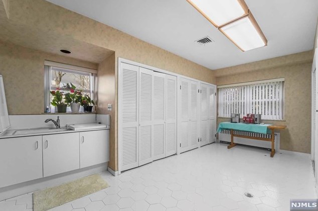 1036 Briar Way, West Fort Lee NJ exterior