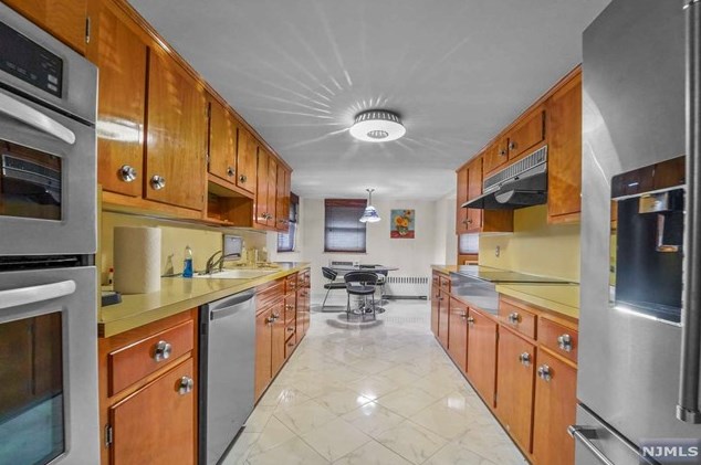 1036 Briar Way, West Fort Lee NJ exterior