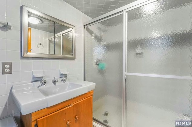 1036 Briar Way, West Fort Lee NJ exterior