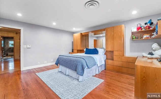 1036 Briar Way, West Fort Lee NJ exterior