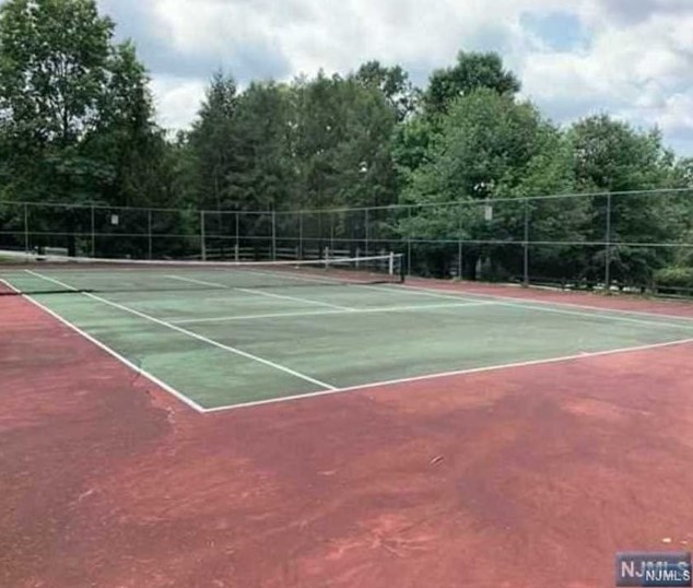2027 Charles Ct, Mahwah, NJ 07430