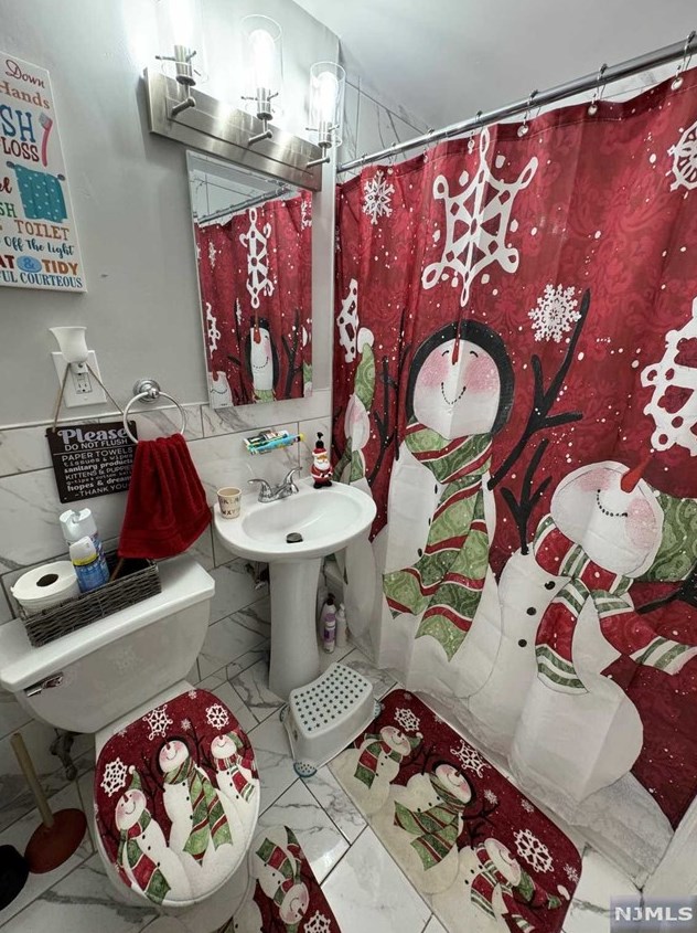 147 Bedford Ave, Teaneck NJ  07666-5904 exterior