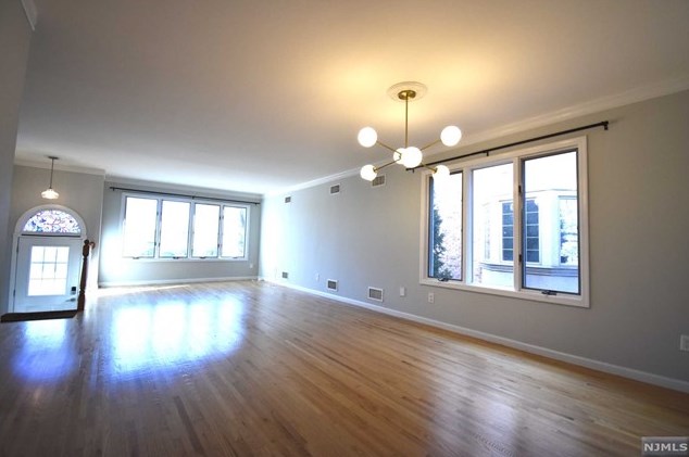 2043 Fletcher Ave, West Fort Lee NJ  07024-2907 exterior