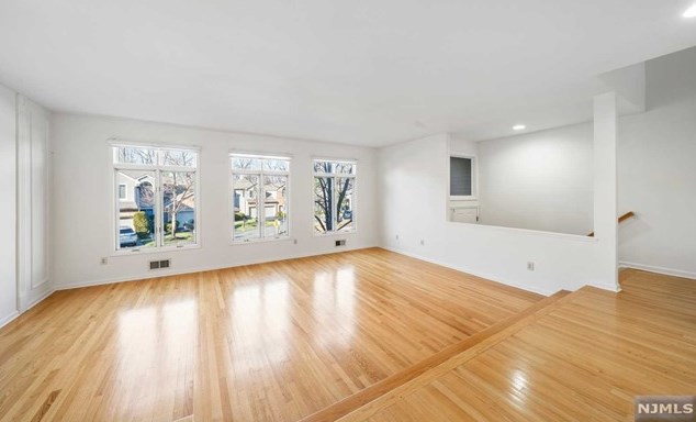 58 Lakeview Dr, Westwood NJ  07675-7065 exterior