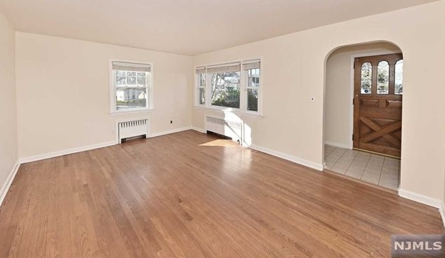 65 Clinton St, Emerson NJ  07630-1973 exterior