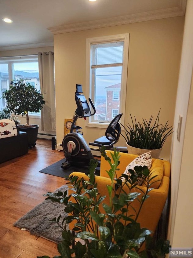 318 Central Blvd, Palisades Park NJ  07650-2282 exterior