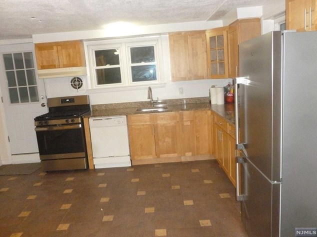 140 Westminster Pl, Lodi NJ  07644-1010 exterior