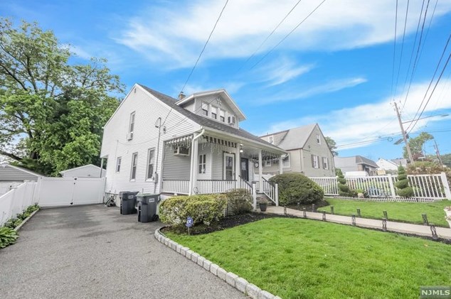 144 Main St, Bergenfield NJ  07621-2248 exterior