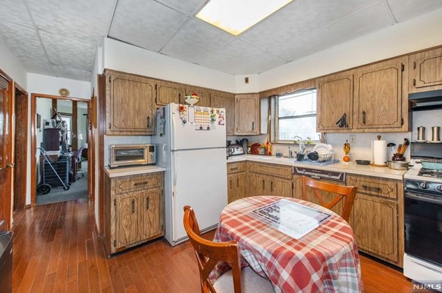 451 Hazel St, Clifton NJ  07011-2818 exterior