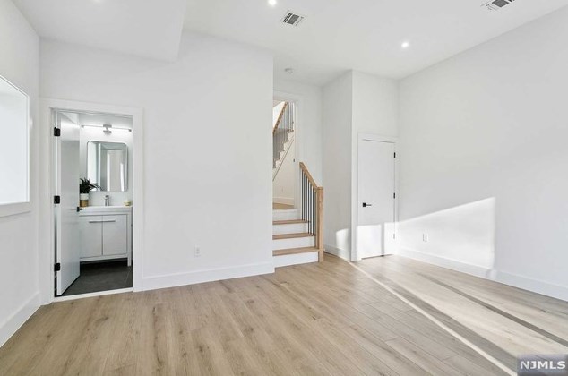 688 Palisade Ave, Cliffside Park NJ  07010-3108 exterior