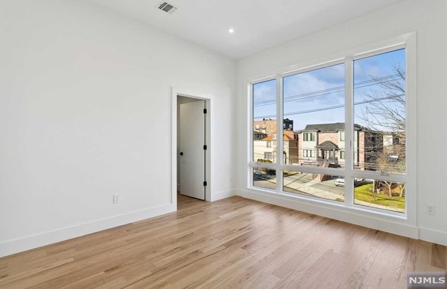 688 Palisade Ave, Cliffside Park NJ  07010-3108 exterior