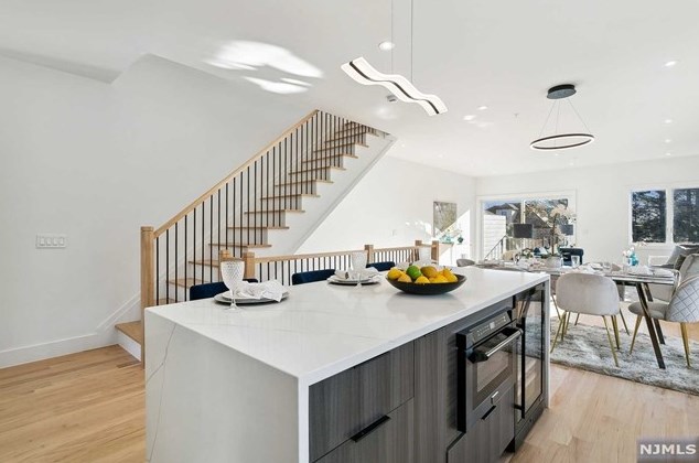 688 Palisade Ave, Cliffside Park NJ  07010-3108 exterior