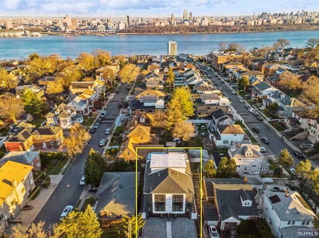688 Palisade Ave, Cliffside Park NJ  07010-3108 exterior