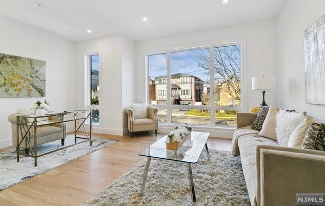 688 Palisade Ave, Cliffside Park NJ  07010-3108 exterior