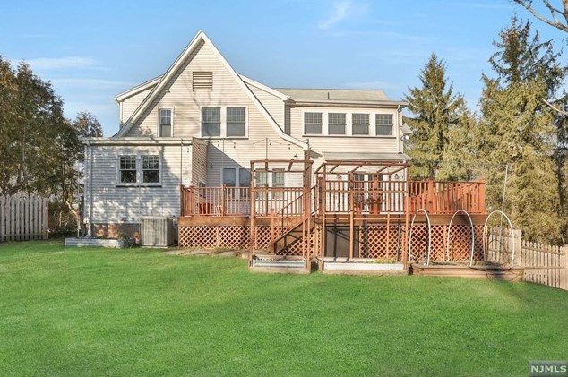 66 Sussex Rd, Tenafly NJ  07670-2512 exterior