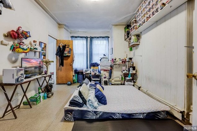 213 St, Union City NJ 07087-6572 exterior