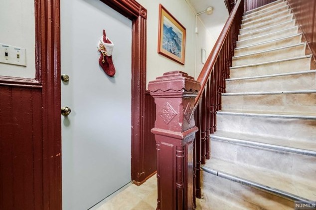 213 St, Union City NJ 07087-6572 exterior