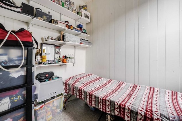 213 St, Union City NJ 07087-6572 exterior