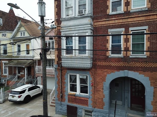 213 St, Union City NJ 07087-6572 exterior