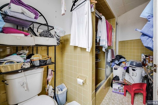 213 St, Union City NJ 07087-6572 exterior