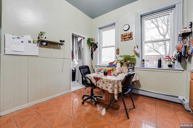 213 St, Union City NJ 07087-6572 exterior