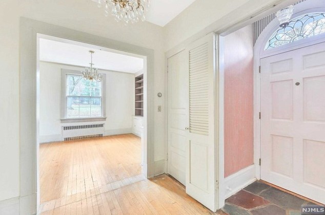 125 Hudson Ave, Tenafly NJ 07670-1039 exterior