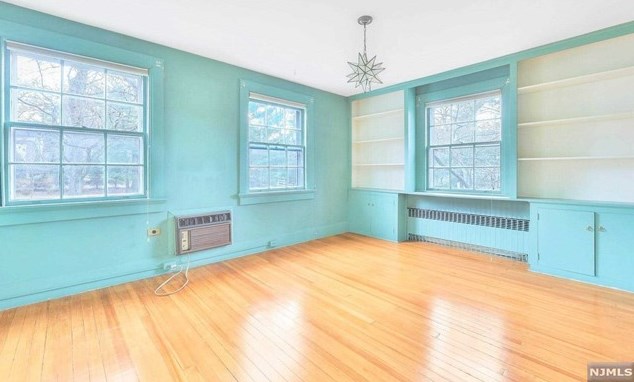 125 Hudson Ave, Tenafly NJ 07670-1039 exterior