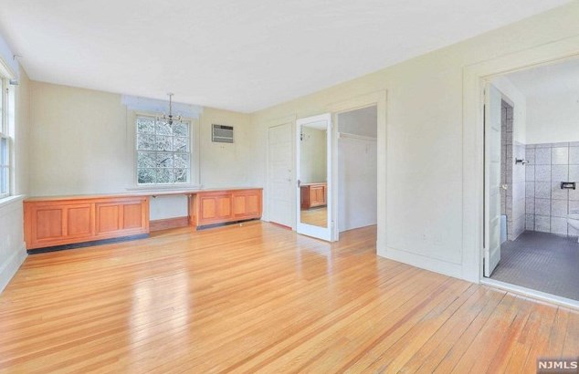 125 Hudson Ave, Tenafly NJ 07670-1039 exterior