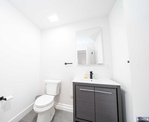 496 Undercliff Ave, Edgewater NJ  07020-1215 exterior