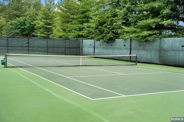 6 Horizon Rd, West Fort Lee NJ  07024-6601 exterior