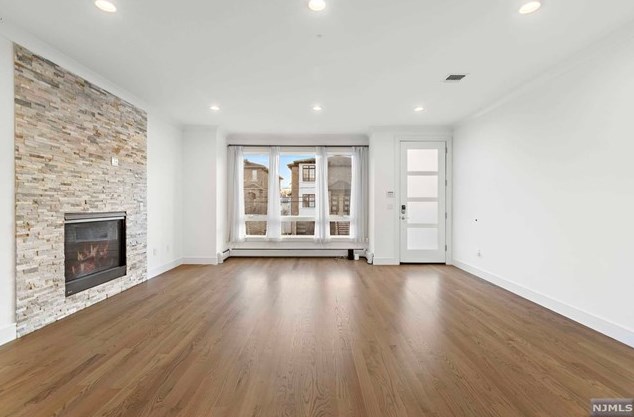 77 Washington Ave, Cliffside Park NJ  07010-3026 exterior