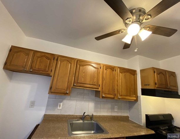 140 Englewood Ave, Teaneck NJ  07666-5038 exterior