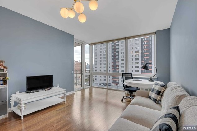 803 Hudson Park, Edgewater NJ  07020-1499 exterior