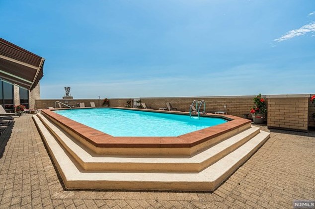 800 Palisade Ave, West Fort Lee NJ 07024-4111 exterior