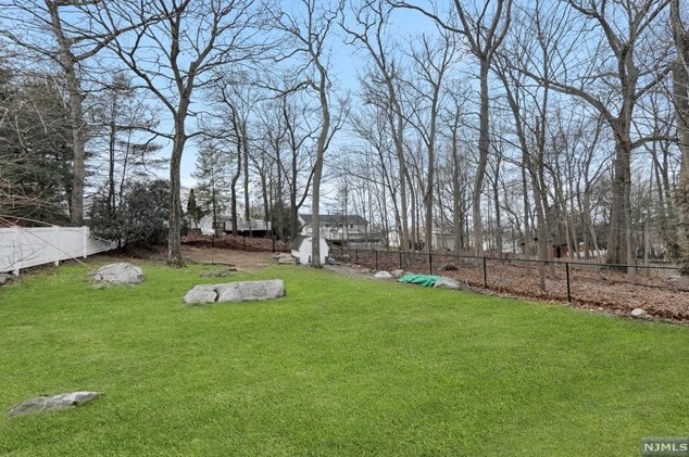 94 Yawpo Ave, Oakland NJ  07436-2718 exterior