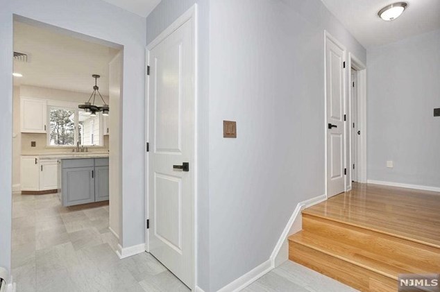 61 Fern Pl, Paramus NJ  07652-4042 exterior