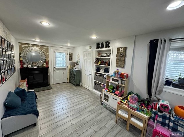 32 Maiden Ln, Little Ferry NJ 07643-2136 exterior