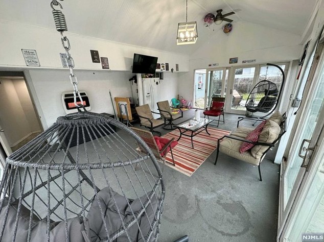 32 Maiden Ln, Little Ferry NJ 07643-2136 exterior