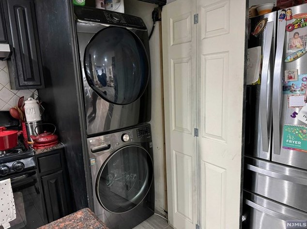 32 Maiden Ln, Little Ferry NJ 07643-2136 exterior