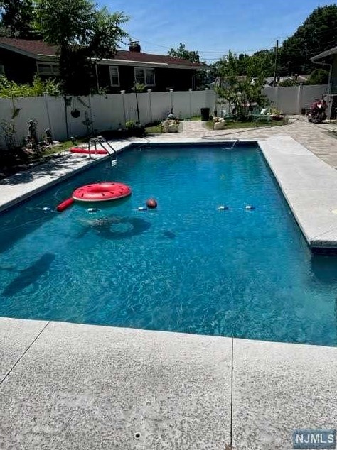 26 Dapp Ct, Elmwood Park NJ  07407-3301 exterior