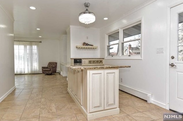 26 Dapp Ct, Elmwood Park NJ  07407-3301 exterior