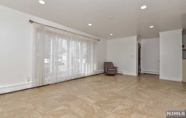 26 Dapp Ct, Elmwood Park NJ  07407-3301 exterior